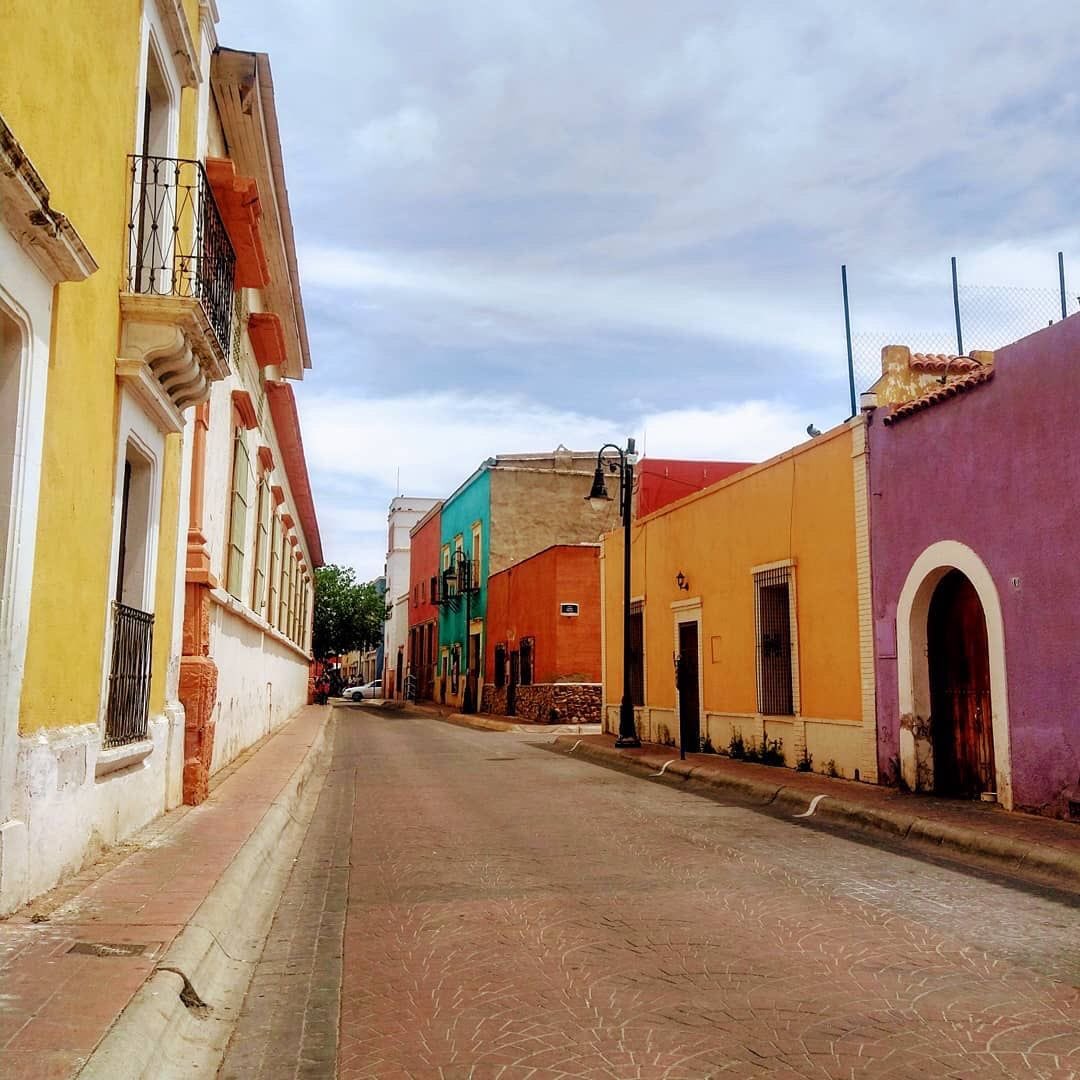 sitorbis's tweet photo. A morning walk through the colorful streets in Parral, Chihuahua 🚶‍♀️

📷 IG / jepa1984 

#Mexico #streetphotography #colorful https://t.co/a2S8ql7rzk