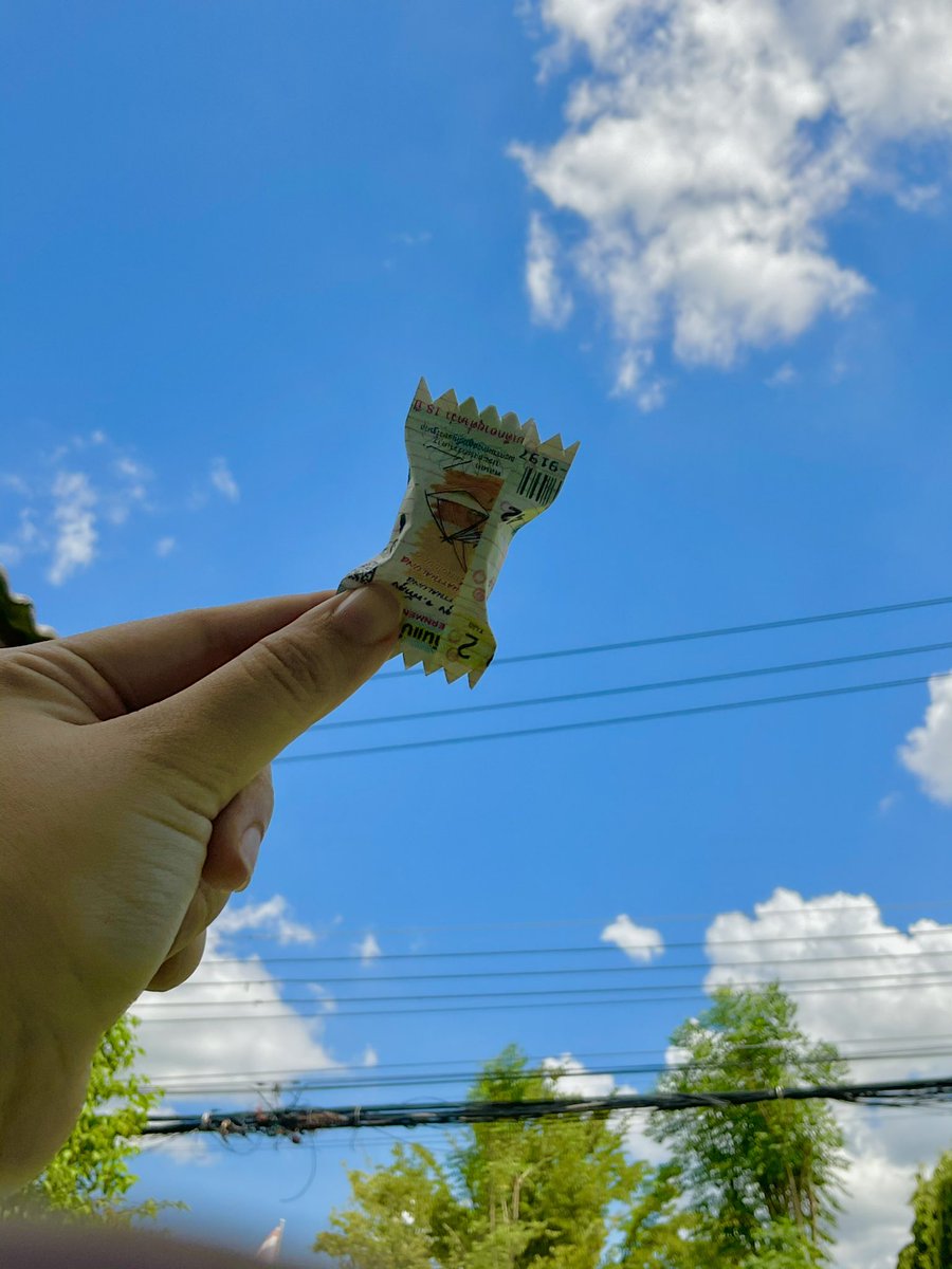 tonhormmm_'s tweet photo. ขออนุญาตแหวกทลงับ🥲 แม่เค้าพับเองหมดเลย ตอนนี้มี100ชิ้น ขาย200-.(ค่าส่งตามจริง) ช่วยอุดหนุนหน่อยนะคะ ตอนนี้มีรายได้เข้าทางเดียวค่ะ เค้าเองก็พยายามขายฟอนต์ลายมือช่วยแม่เหมือนกัน🙇🏻‍♀️🙏🏻 #ประชุมสภา #ทวิตดีคนรีน้อย #งานออนไลน์ฟรี #Dek64 #พับเหรียญโปรยทาน #เหรียญโปรยทาน https://t.co/xWlkE5Ef9a