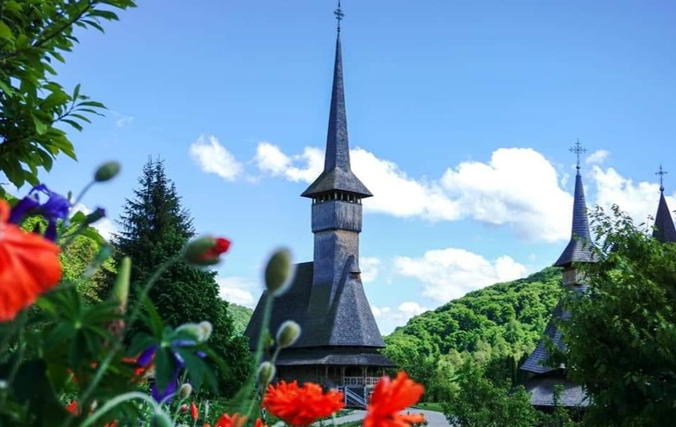 LouiseCoates10's tweet photo. Hello future visitors from all around the world! Any travel plans yet?  😀😀😀
 #VisitMaramures #Travel #tourism #photography #NaturePhotography #traveltheworld #traditional #traditionalart #photography https://t.co/1x5gbGq4gn