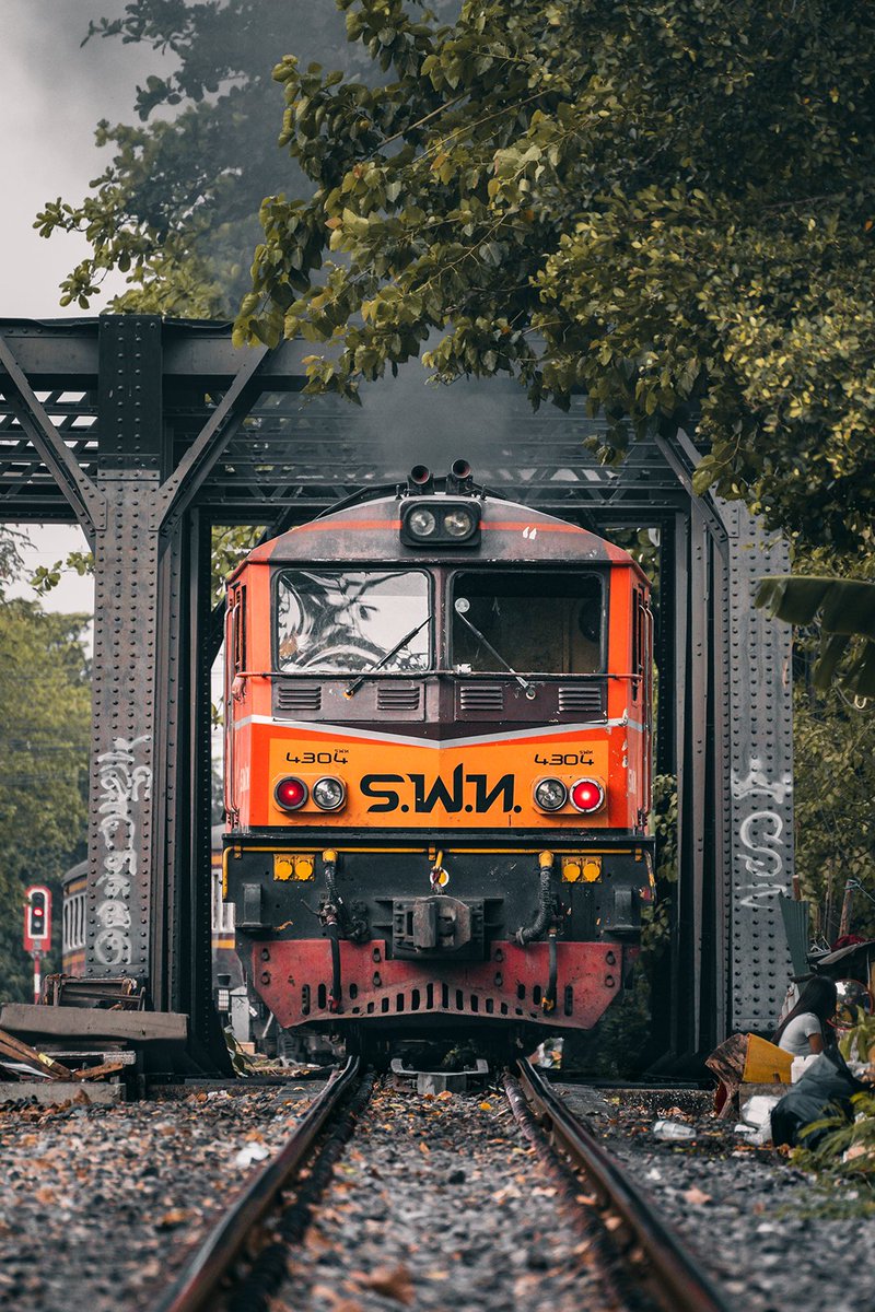 2807Derrick's tweet image. Train in Bangkok #bangkok #trains #trainsoftwitter #Thailand #amazingthailand #thaitrain