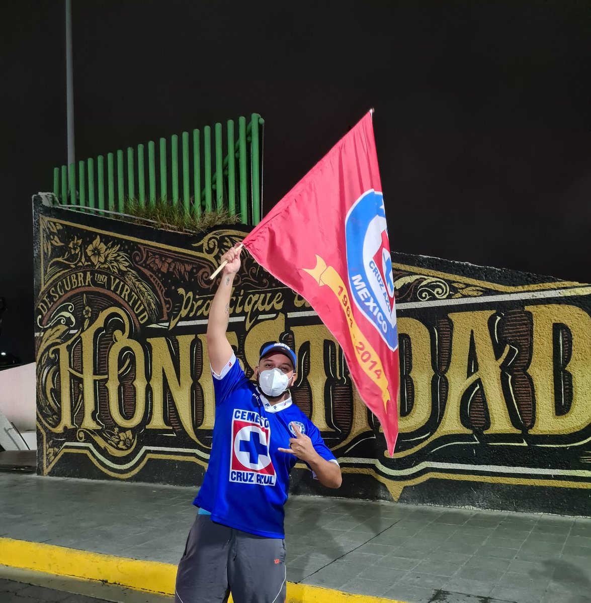 elchilanregio's tweet photo. #MexicoEsAzul #MexicoAzul felicidades @CruzAzul ,jugadores,afición y todos los que están en el cielo.
Nos merecíamos esto. https://t.co/t4C9p2MPC5