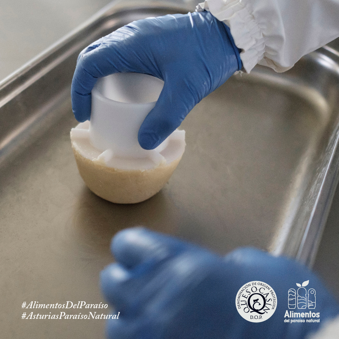 CasinQueso's tweet photo. Cada una de las queserías de la D.O.P #QuesoCasín cuenta con un sello propio con el que dejan 'su huella' en cada queso.
Una forma de elaboración única para un producto único y singular. 💚
#Queserías #QuesosDOP #AlimentáisNuestraVida #TuOrigen #Tradición #AlimentosDelParaíso https://t.co/8RXm7FPyYf