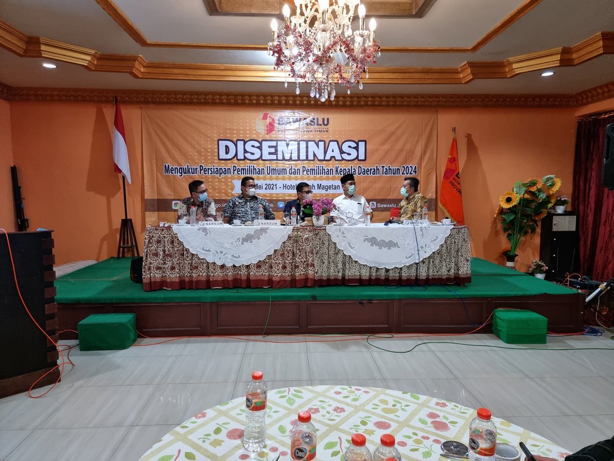 Menjadi salah satu pembicara bersama <a href="/ahmadolikurnia/">Ahmad Doli Kurnia</a> dan Komisioner KPU RI <a href="/viryanazis/">#IniMaskerkuManaMaskermu</a>  juga Komisioner Bawaslu RI <a href="/rahmatbagja_/">Rahmat Bagja</a>  di Magetan, atas undangan dari <a href="/bawaslujatim/">Bawaslu Jatim</a> .