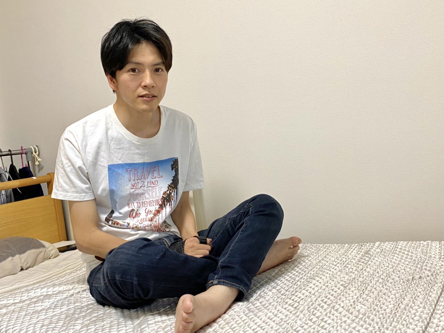 ちん 中村珍晴 ベッド上ではストレッチがてら あぐらをかいた状態でスマホを操作することがあります 写真ではとても体に麻痺があるように見えませんが 実際は鎖骨から下は自分の意思で動かすことはできません T Co Pipxflpypz Twitter