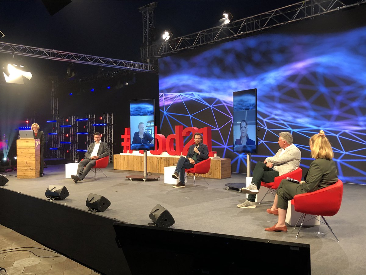 Now an international panel discussion with <a href="/JanAlbrecht/">Jan Philipp Albrecht</a>: „More trains, less planes is the future!“ We‘re looking forward to the Lübeck-Copenhagen link in track. #fbd21
