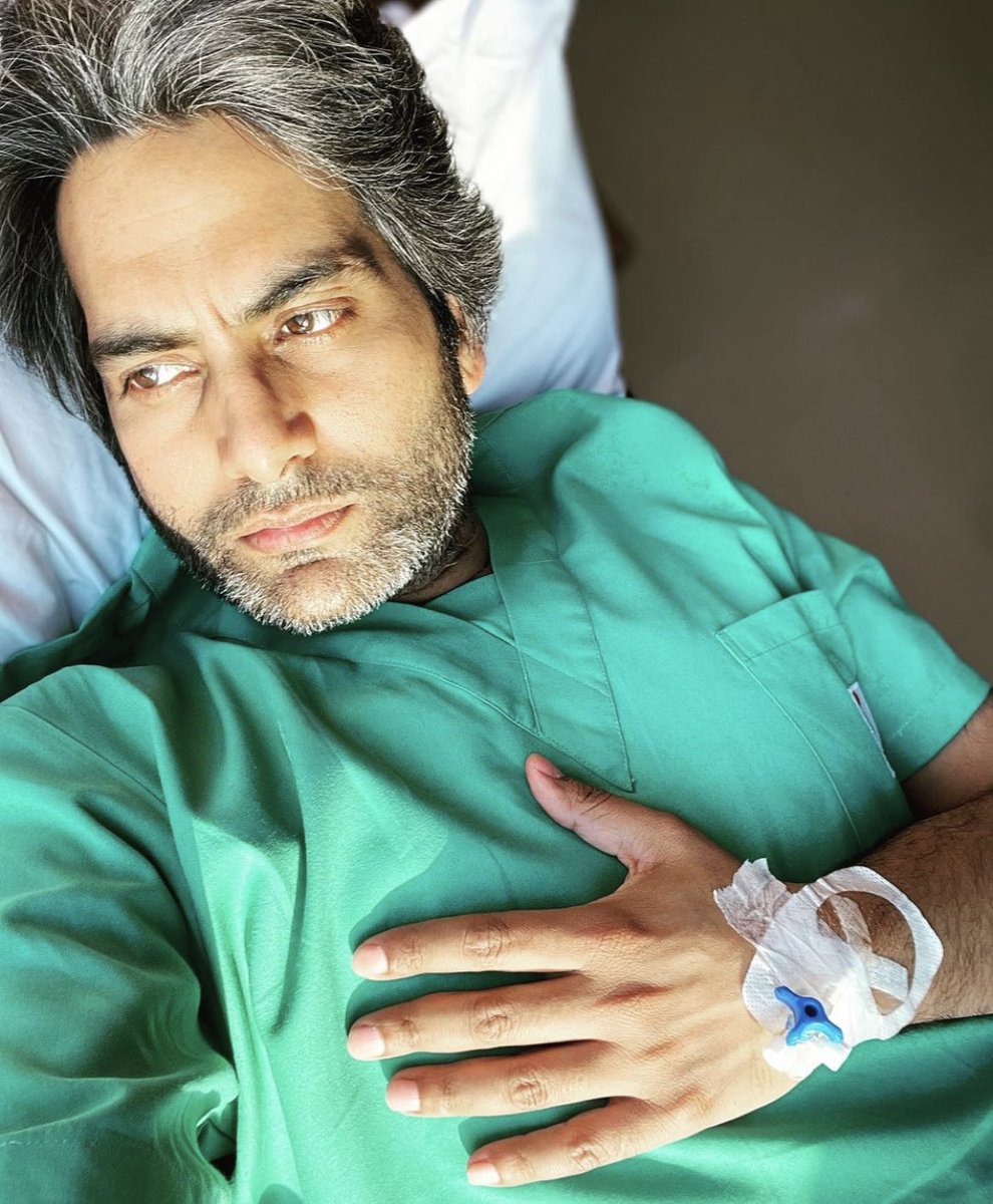 TheERDoctor's tweet photo. I've said it before &amp; I will say it again.
All the cheerleaders for ayurveda will go to a modern medicine hospital at the first sign of any health trouble.
They are rich, influential, connected &amp; will get the best treatment immediately.
But you who are blindly supporting them? 🤷‍♂️ https://t.co/xEaOIsKhx1