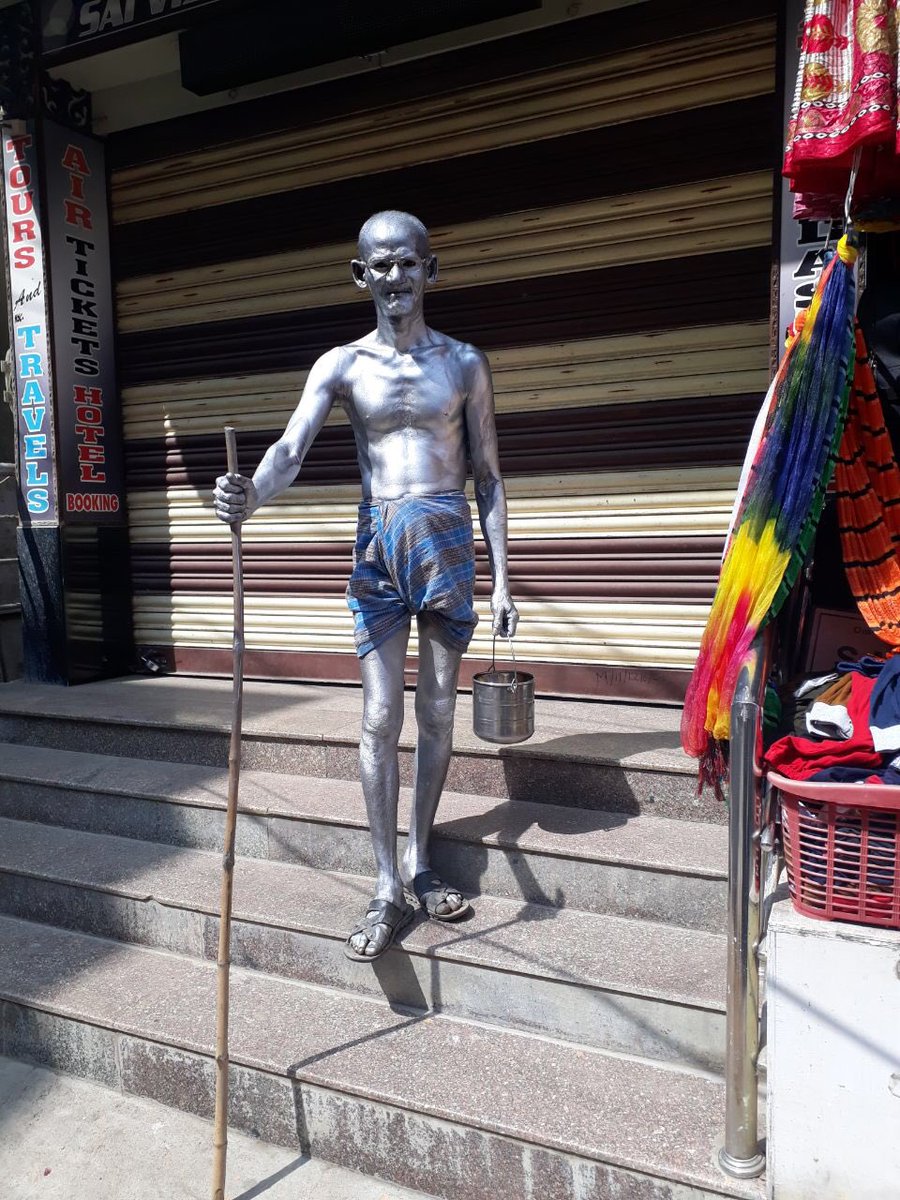 ketapad's tweet photo. Look who I bumped into 😎#Gandhi #shopping #India #observation #photographer #streetphoto #streetphotographer  #travel #streetphotography #travelphoto  #colorphotograph #colorphotograpy #photography #fotografia #lensculture #pictureoftheday 🐦 https://t.co/0r74Vgn0Ix
