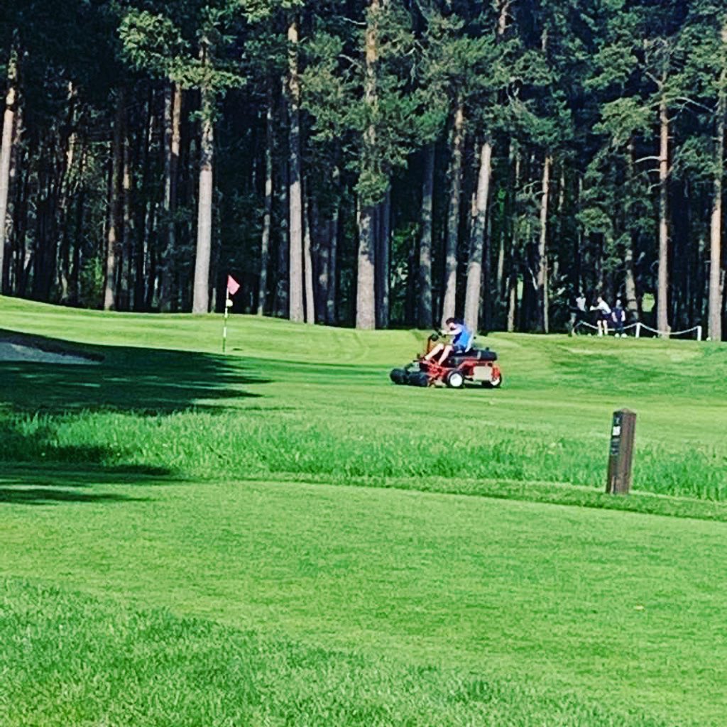 ArmyGC's tweet photo. The greens and fairways are looking extra fresh for a big week of England Golf coming up at the #ArmyGC ⛳️🌿🌱 #EnglandGolf #Fairways #Greenkeepers #Competition https://t.co/NEmHPBsHwz