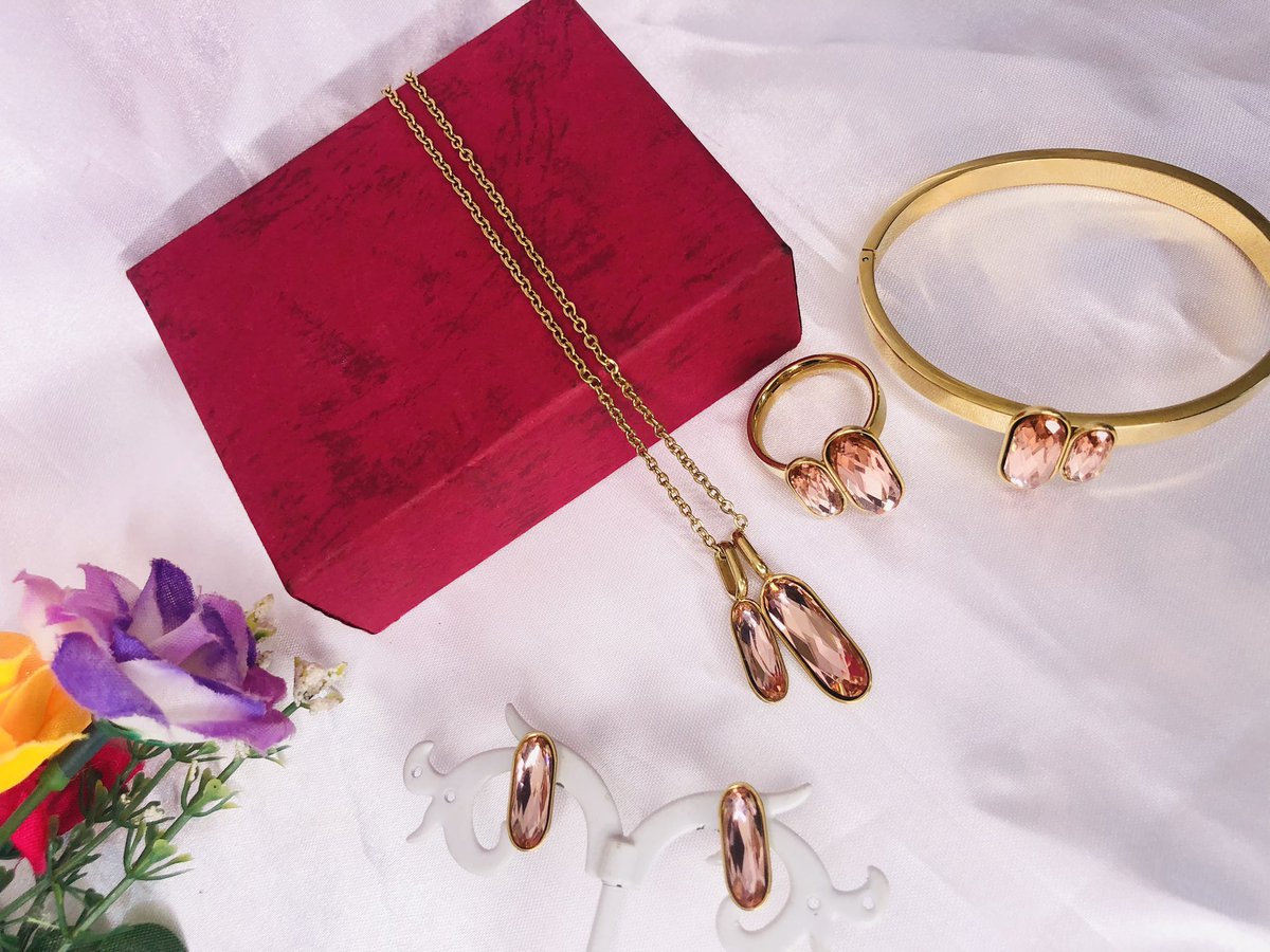 AlaoOluwaremil1's tweet photo. Correct jewelry 
Who dey breet?

#6000 only 

Nationwide delivery 
Delivery is not free ❌❌

#rubyhub #ibadan https://t.co/wySAuh2jfL