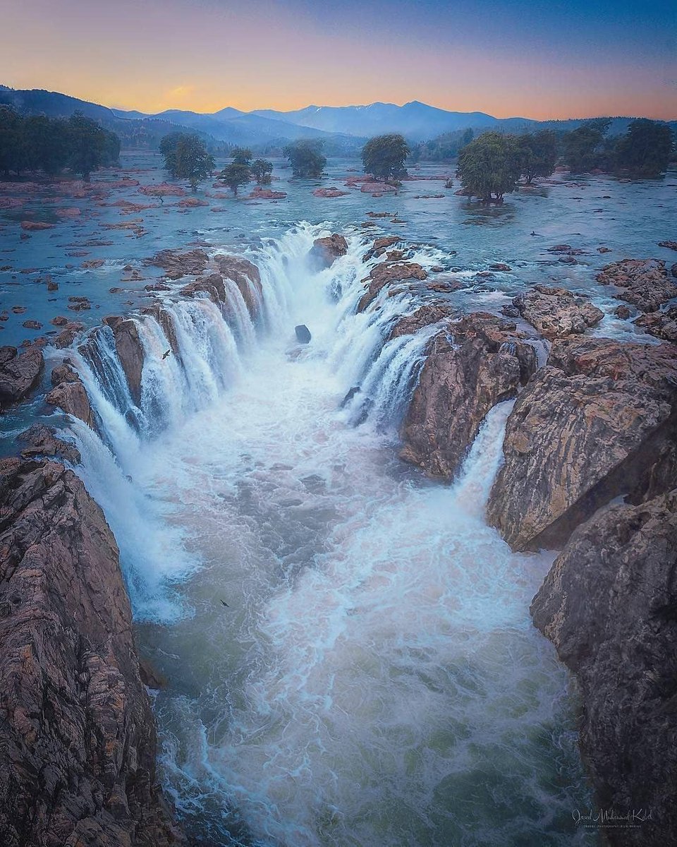 LocalziOfficial's tweet photo. Hogenakkal Falls a beautiful place to visit 
@jazeelmuhammedkeloth
#localzi 
#tamilnadu 
#traveltamilnadu 
#incredibleindia 
#incredabletamilnadu https://t.co/1kUJKOKjTL