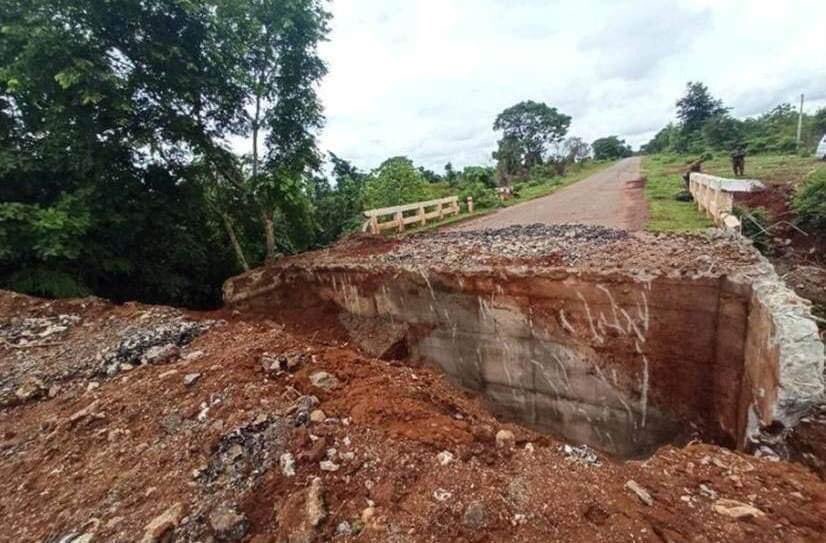 AlicccAP's tweet photo. Kadala bridge between Demoso township and Fruso township, Kayah state has been destroyed.Locals are very disappointed and having a hard time right now. #WhatsHappeningInMyanmar #May31Coup https://t.co/rMtsEj0YJn