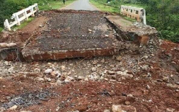 Kadala bridge between Demoso township and Fruso township, Kayah state has been destroyed.Locals are very disappointed and having a hard time right now. #WhatsHappeningInMyanmar #May31Coup