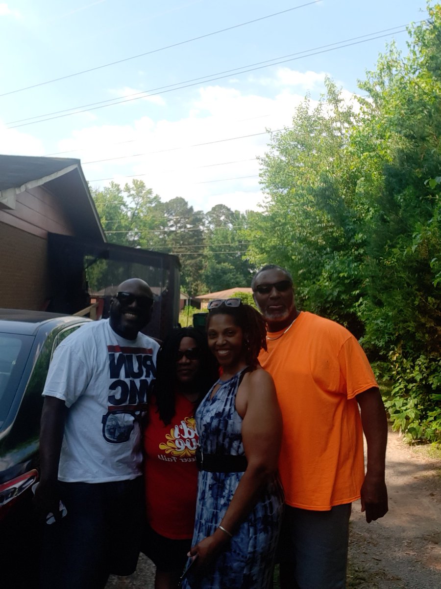 KCHandsinc's tweet photo. Family day. Wishing you good health https://t.co/R5EihSSEk0