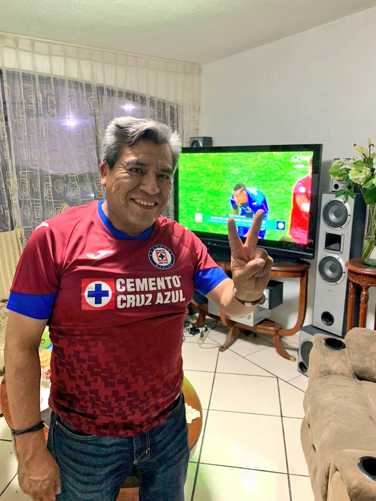 Tras 23 años de espera, mi equipo el @CruzAzul se corona campeón de la #LigaBBVAMX. ¡Felicidades a La Máquina por su novena copa!