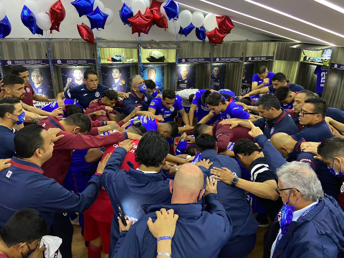 cynthialilianar's tweet photo. ¡LO LOGRÓ!
Luego de 23 largos años Cruz Azul obtuvo su noveno campeonato en la liga mexicana 💙🤍

#CruzazulCAMPEON #cruzasuleada #cruzazuleando #cruzazul https://t.co/KxSY5uWY2a