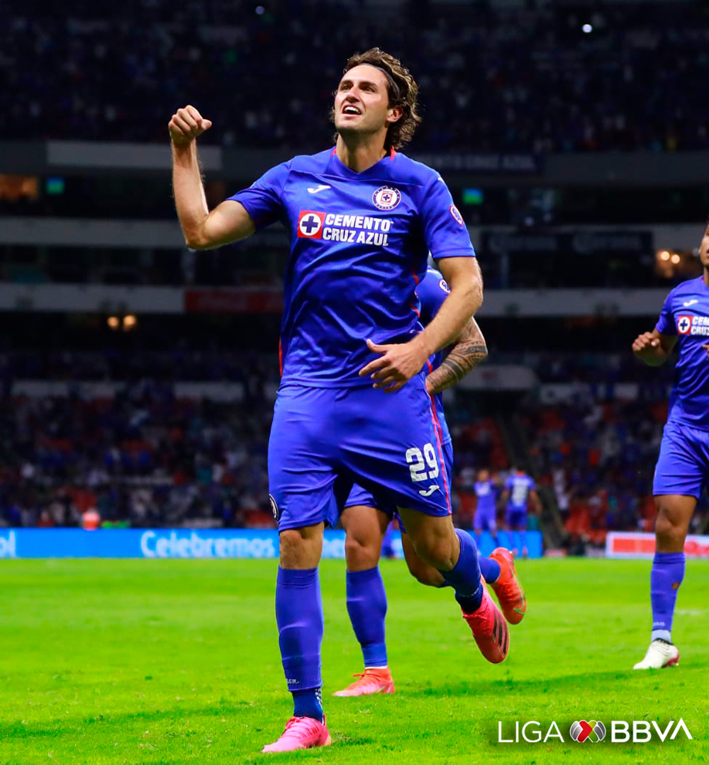 LigaBBVAMX's tweet photo. ¡A NOMBRE DE PAPÁ 🤩🏆🔥!

@santigim10, además de su gran rendimiento en la Fase Final con @CruzAzul, terminó por sepultar un pendiente de Christian, su padre, con La Máquina. https://t.co/ESbMLyS3I2
