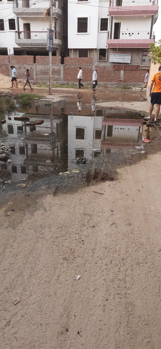 Deepak04762856's tweet photo. Request concerned person to look into this. Mahamari ke time pr gandagi ka Alam hai danapur ke panchsheel nagar me.
@cityofpatna @PMCBihar @NitishKumar @tarkishorepd https://t.co/5vPwqmj4ja