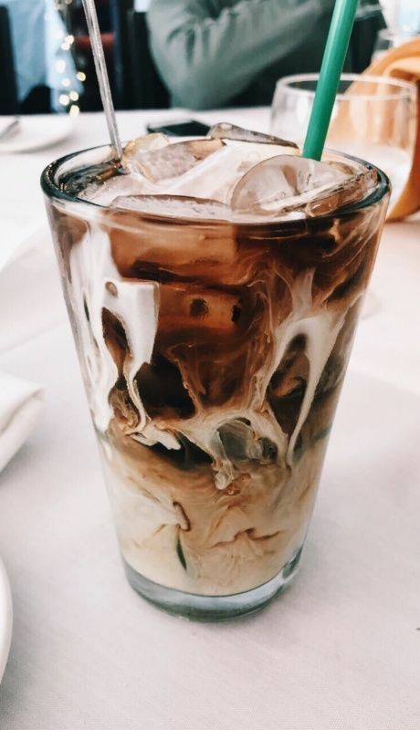 HumanBarista's tweet image. صبحی که با این حرارت شروع بشه استارترش آیس لاته اس!
#coffeetime 
#icelatte