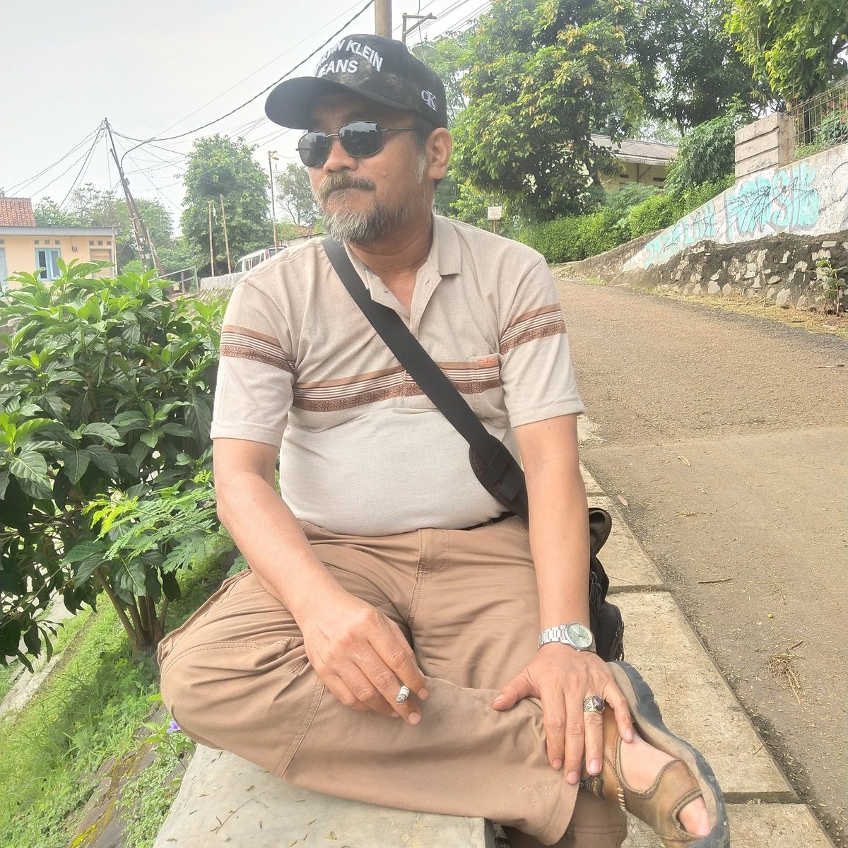 ediwangudi's tweet photo. Nunggu kamu nya di sini aja ya..🤣🤣🤣.#dah gitu aja https://t.co/ohXXYFuZp0