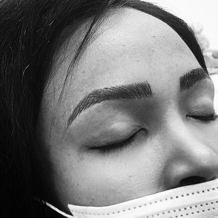 iamsbmazwi's tweet photo. Microblading in progress... #microblading #microbladed #byiamsbmazwi #browsonfleek #browsonpoint #wakeuplikethis(everyday) #semipermanentmakeup #2-3yearsonfleek [bookings(PE|EL|KWT): Call/WhatsApp 0615885177] https://t.co/3pRnN0lvaT
