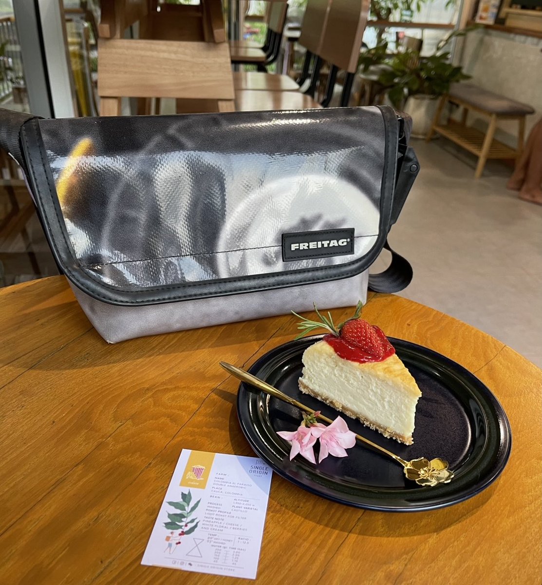 krit_onewayguy's tweet photo. มากิวด้วยกันมะคราฟ # บ้านสวนผักยิ้ม #yimcup https://t.co/RR03LzeIZv