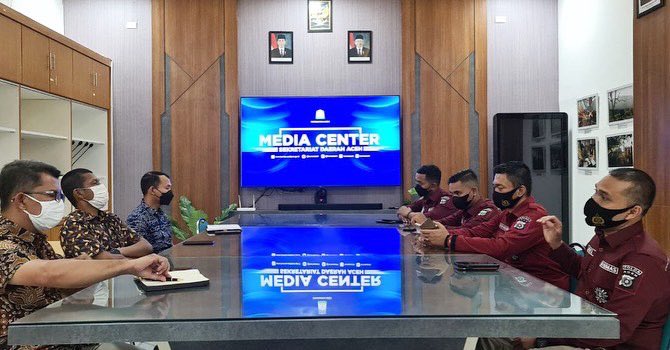 mcsetdaaceh's tweet photo. Kunjungan Subdit Humas Polda Aceh Terkait Sosialisasi pencegahan COVID-19 ( Kamis, 27 Mei 2021 )

#mediacenteraceh https://t.co/PnCNZsVNAZ