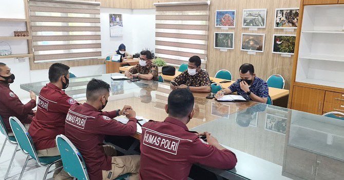 mcsetdaaceh's tweet photo. Kunjungan Subdit Humas Polda Aceh Terkait Sosialisasi pencegahan COVID-19 ( Kamis, 27 Mei 2021 )

#mediacenteraceh https://t.co/PnCNZsVNAZ