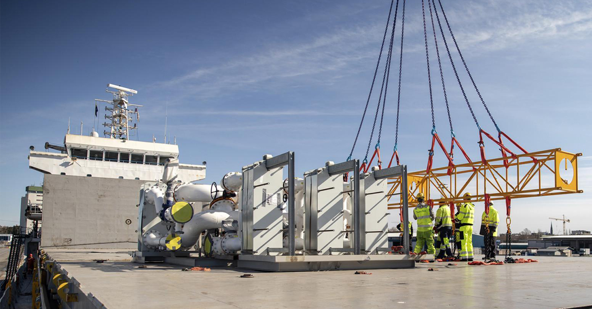 PortOfTurkuFI's tweet photo. Viime vuosina uusiin nostovälineisiin ja -laitteisiin investoinut #TurkuSteve hoiti toukokuun alkupuolella erikoisen lastin purkuoperaation #Turunsatama'ssa. Kyseessä oli @MeyerTurku'n valmisteilla olevan risteilijän puhdasvesijärjestelmän osa. Lue lisää: https://t.co/etOD38gSds https://t.co/ywt6jWu2kf