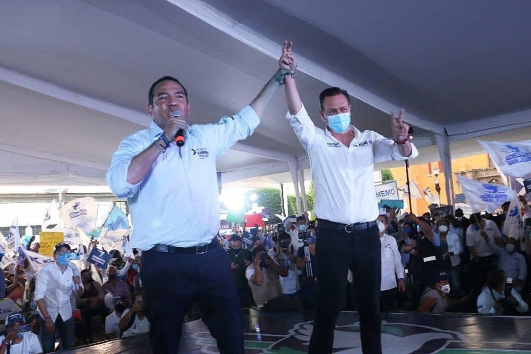 agusdorantes's tweet photo. San Juan del Río se pintará de azul con todos los candidatos del PAN, vamos #ContigoYConTodo a poner #AdelanteSanJuan
VOTA @makugo Gobernador, @RobertoCabreraV Presidente, @MarciaSG_qro Diputada Federal y a @RosendoAnaya, @germaingarfias y @memovegamx para el Congreso Local 🤟🏼🧔🏻 https://t.co/n6pxMKAHiu