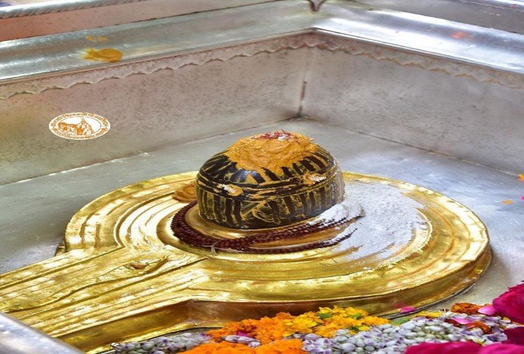 TravRamC on Twitter: "The mesmerizing Kashi Vishwanath Temple located in  Varanasi is one of the twelve Jyotirlinga of Shiva Temples. You can also  take a dip in the western bank of Ganga