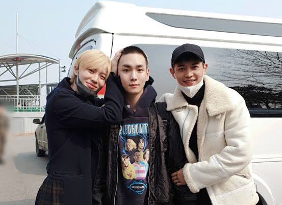 pleasedpunch_'s tweet photo. แทมินนี่ของพวกเราที่คอยยืนส่งพี่ๆจนครบทุกคน วันนี้พี่ๆก็ส่งน้องเข้ากรมพร้อมหน้ากันเลยย เหมือนกับที่เคยเดินไปส่งน้องเข้าโรงเรียนด้วยกันเลย 🥺 https://t.co/bgOd8rBDNv