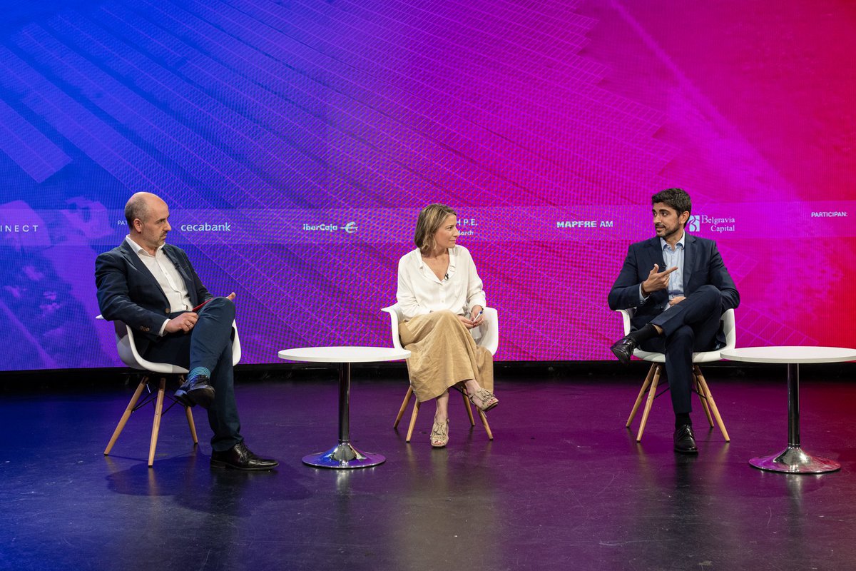 tutallerdeideas's tweet photo. Gracias @elconfidencial y @finect por contar con #TallerdeIdeas para sus jornadas #iberianvalue ☝🏻

 ¿Te gusta como quedó nuestro plató? 💖

📸 @llorentecreative 
#evento #eventovirtual #directo #elconfidencial #innovacion #digital #felizlunes https://t.co/rFUxMW1SIN