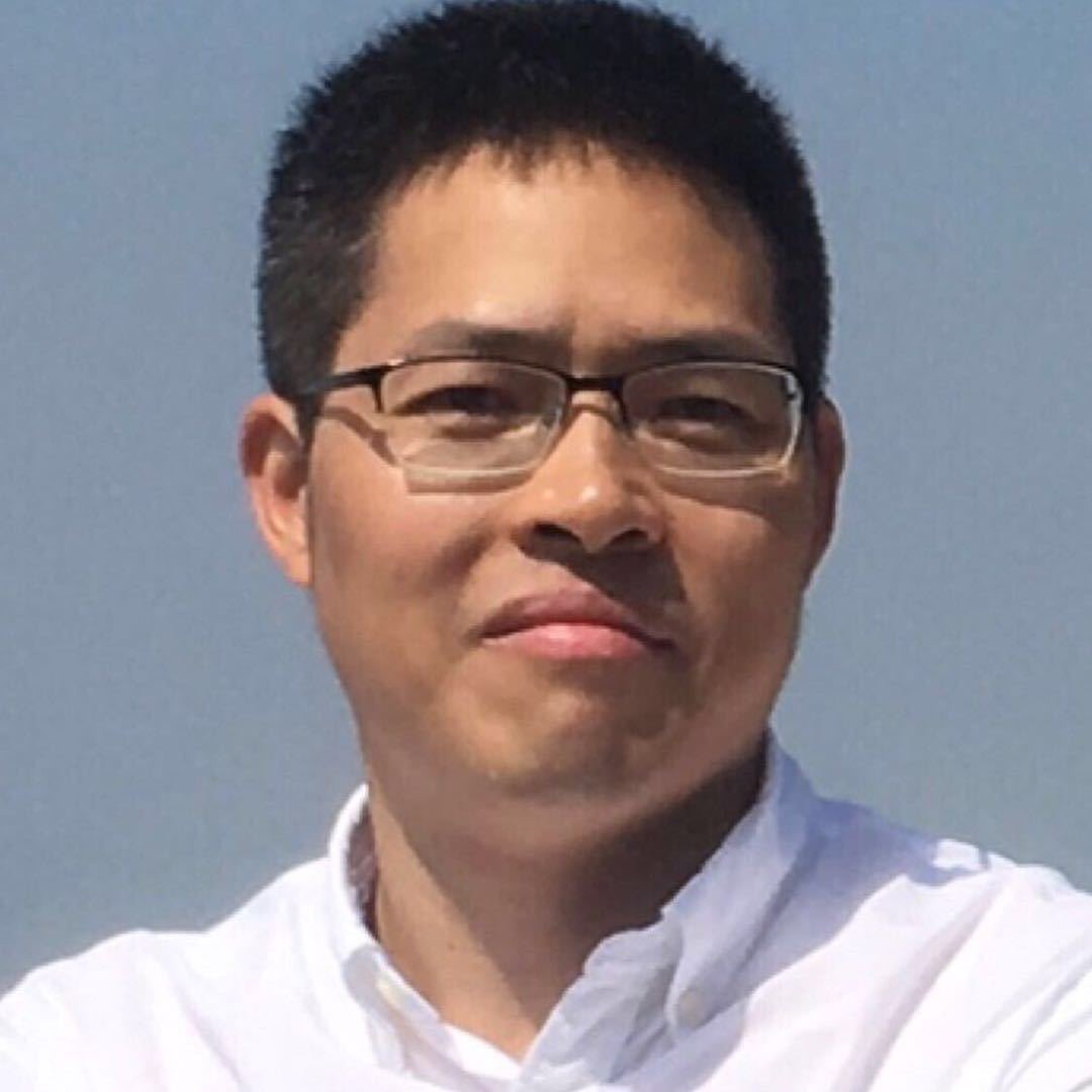 大家好，我是王爱忠的妻子王贺楠。今天是爱忠被抓的第三天，短短的三天对我来说简直就是度日如年。现在我特别担心爱忠的状况，在看守所有没有被用刑，能不能吃的饱，广州连日的高温他能不能受的了？ 我虽然知道爱忠是一个意志力很强的人，一切他都可以扛的过去，但是每每想到这些我真的好心疼好难过。