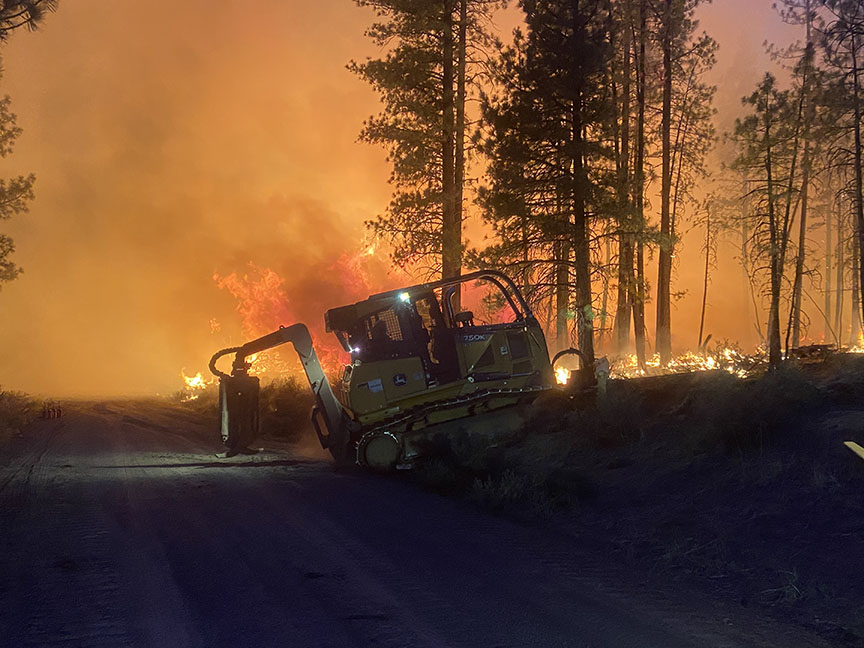 scofmpfireinfo's tweet photo. Pictures from today on the #SycanRiverFire.
#FireYear2021 https://t.co/xe6vKPkmhw