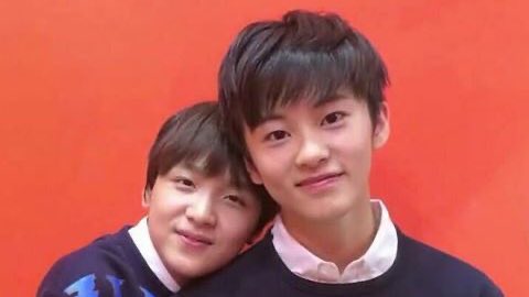 haelovs's tweet photo. their heads snuggle to each other when they hug https://t.co/nXxAJ3Pnpt