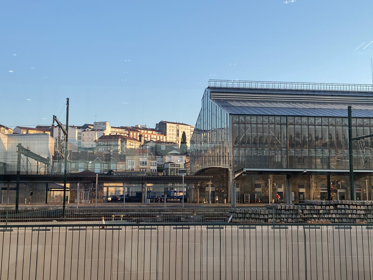 Carme Vidal (@carmevidalaxe) on Twitter photo Vista de mañá desde a terminal de buses da #EstaciónCastelao. A ver se co uso o <a href="/PazodeRaxoi/">Concello de Santiago</a> se anima a poñerlle o nome... Vista de mañá desde a terminal de buses da #EstaciónCastelao. A ver se co uso o <a href="/PazodeRaxoi/">Concello de Santiago</a> se anima a poñerlle o nome...