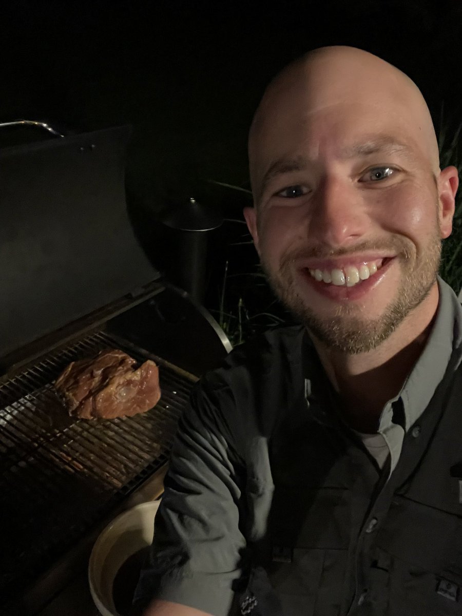 jmpro's tweet photo. 2 am….. and the 8 hour smoke begins!!!  @recteq_official !! https://t.co/2UayURIkFx