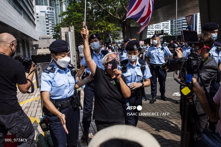 AFPphoto's tweet image. Hong Kong's 'Grandma Wong' arrested for solo Tiananmen protest #AFP 
📸 @AntAFP
📷 Isaac Lawrence