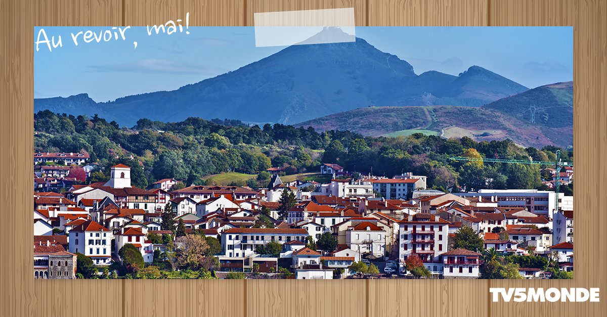 TV5MONDEapac's tweet photo. ☀️ Here it comes the month of June and the arrival of summer!
#Hendaye #FrenchBorder https://t.co/pMphUmHHUc