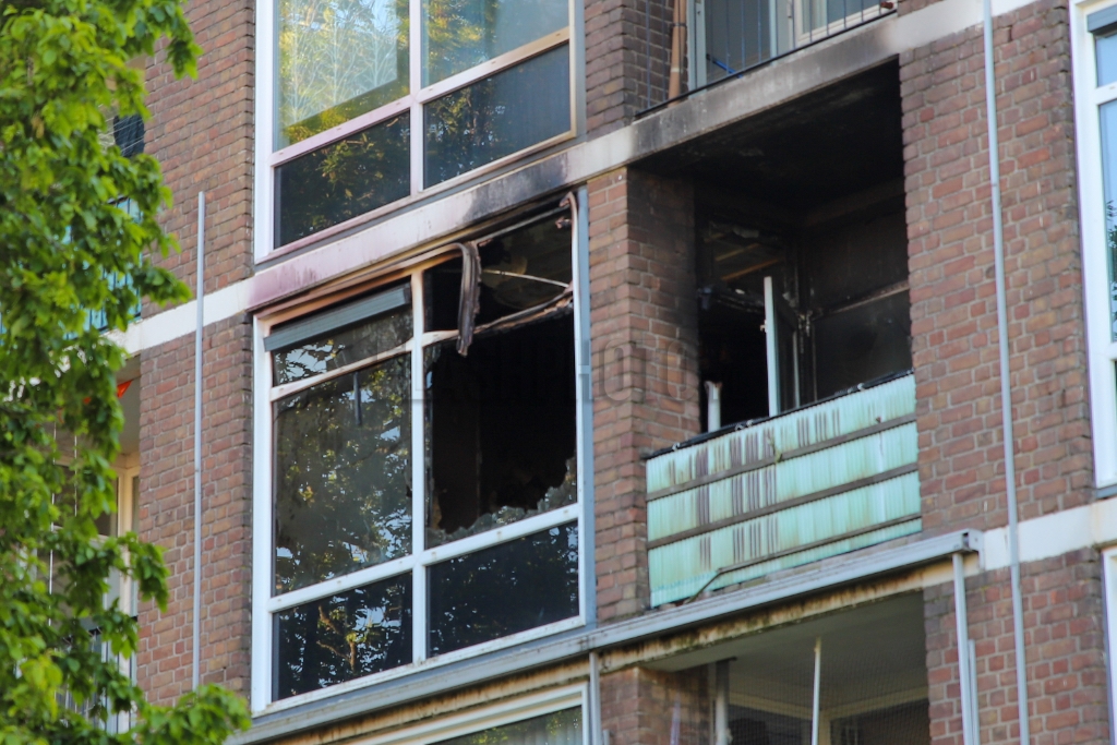 Rotterdam - Dode bij uitslaande brand in flatwoning: ?..