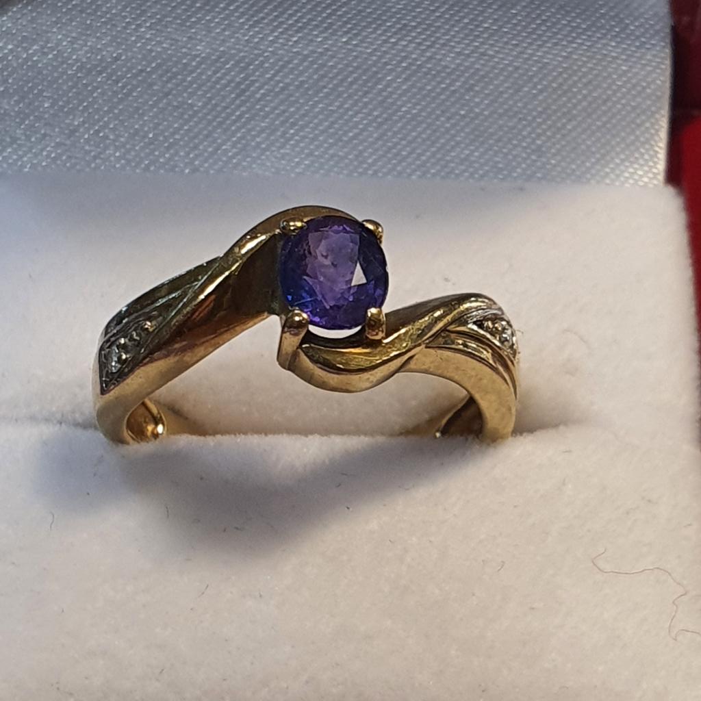 elephantprom's tweet photo. My new favourite stone colour change sapphire.  Blue to pink to purple.  #3elephantsantiquesarcade  #sapphire #rarestones #shopping https://t.co/4hh9lsNsGm