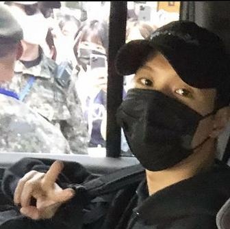 latamshinee's tweet photo. [📢]

Shawol, no podemos decirles que hacer, pero por favor, dejen de difundir (dar rt, citar, etc) las fotos y videos del enlistamiento de Taemin.

Por más de que ya haya sucedido y se haya salido de control, no corroboremos a qué se agrande más y evitemos que haya articulos 🙏 https://t.co/DP4OyfD9A5