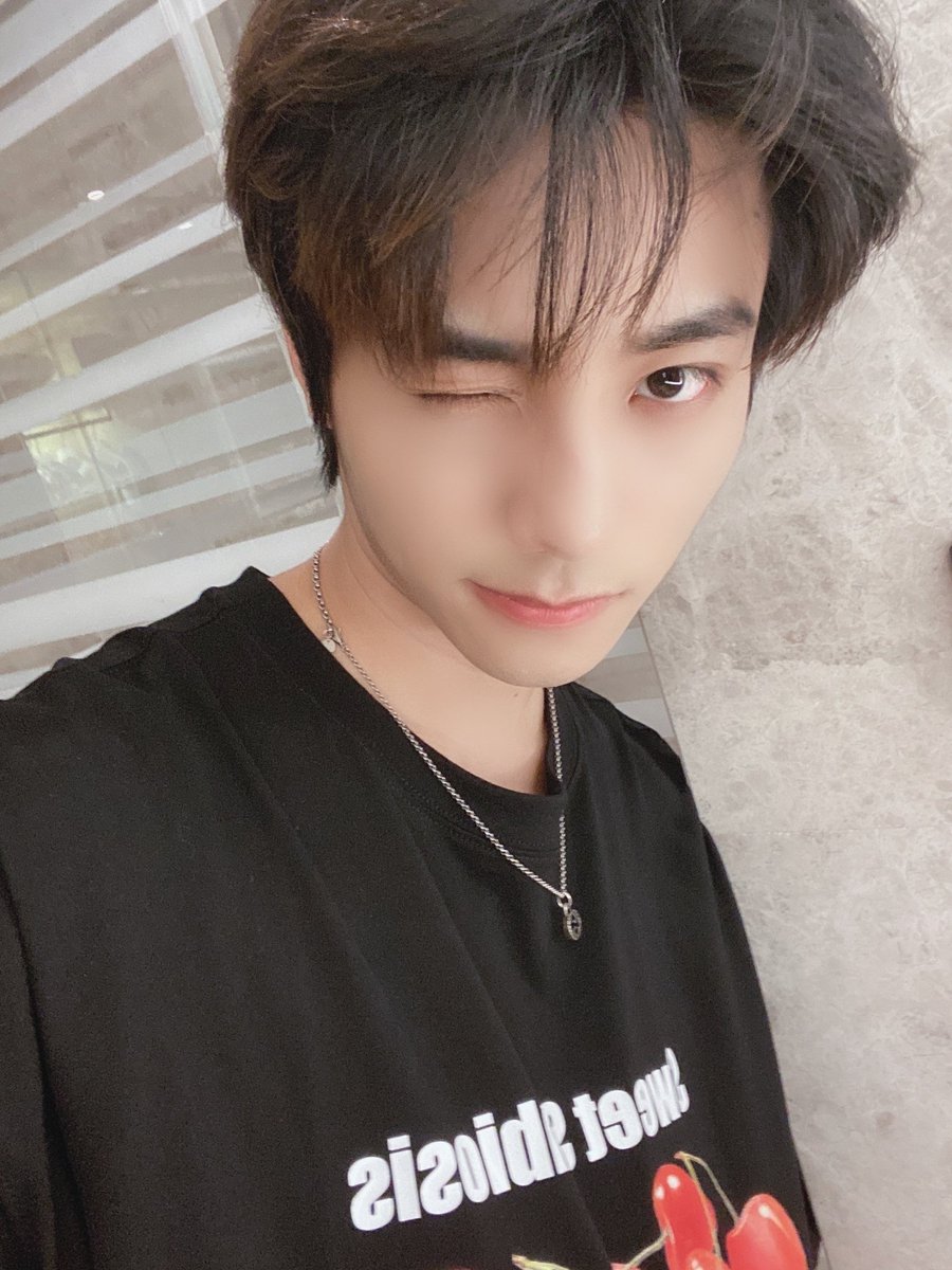 Zhenning oasis app updates 31 may 2021 航班取消了，回家睡觉😅 #李振宁 #lizhenning #深深