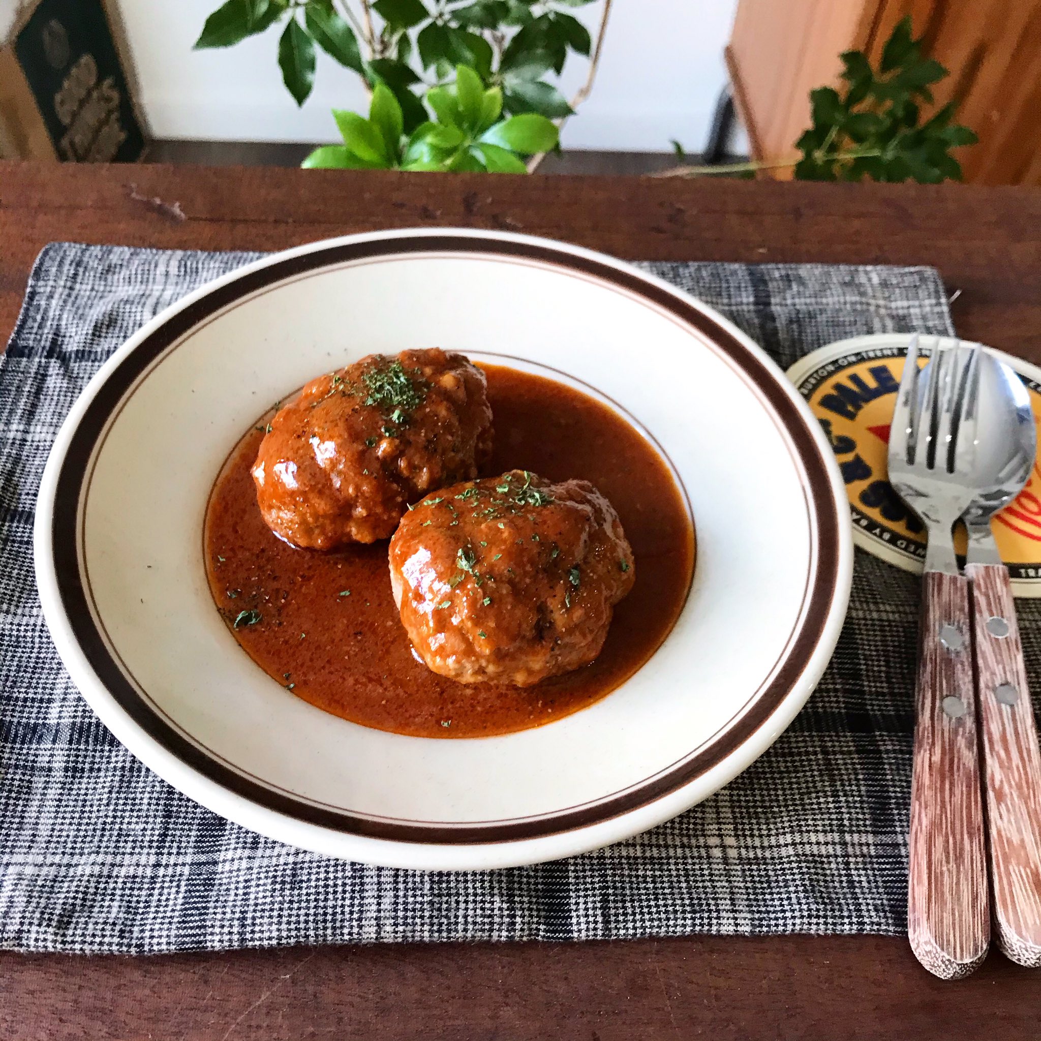 包丁不要でレンジで作れる 煮込みハンバーグ の作り方 話題の画像プラス