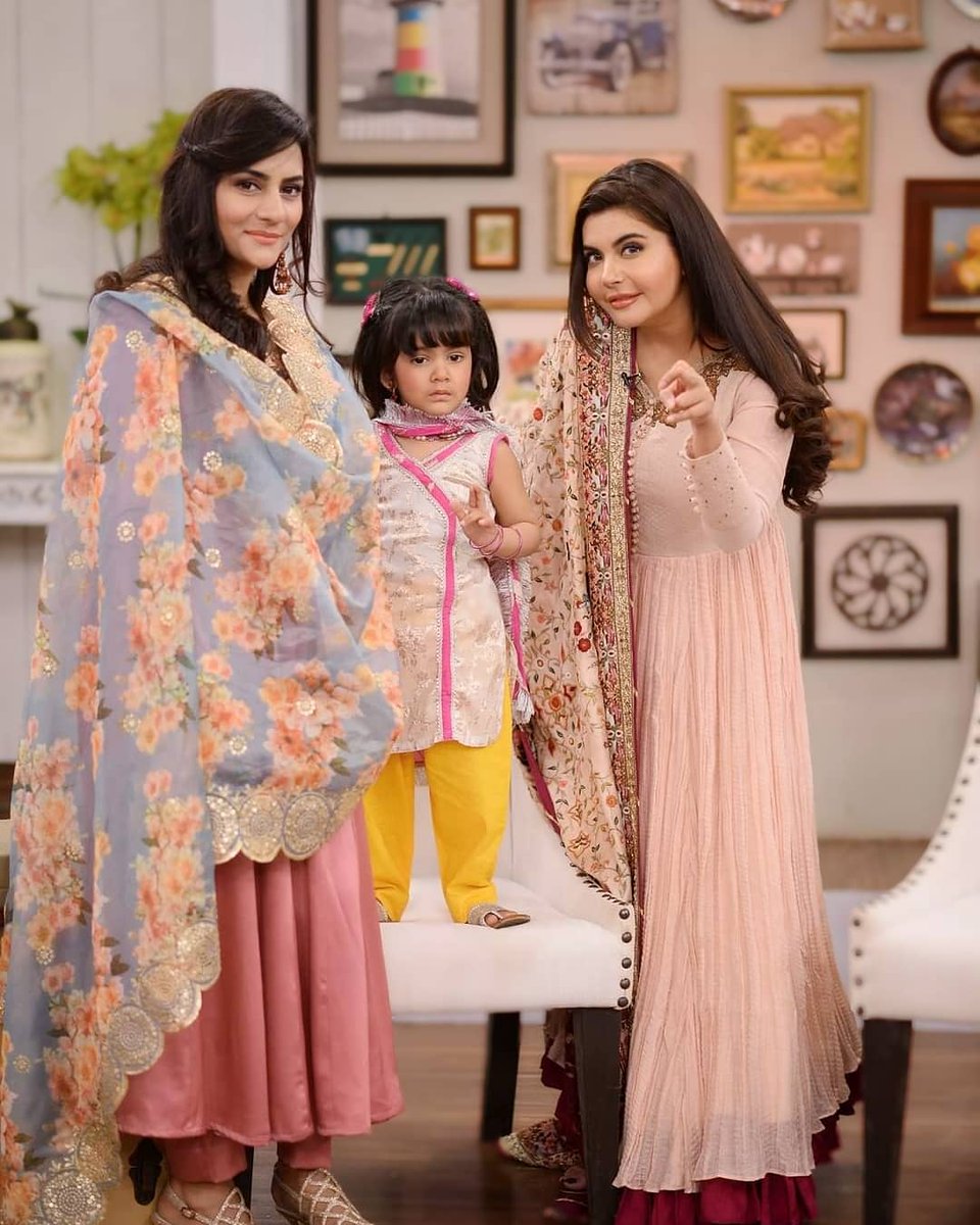 uffairaas's tweet photo. Clicks..📸 
28th May,21

#baby_simrah #Eid_2021 #celebrations

#show_glimpse #clicks #host #guest

 #expert #style #uffaira #uffaira_anis_saad #goid_morning_pakistan
#Ary_Digital #Nida_Yasir

#Ary_Digital #pakistan_media #infotainment #fashion https://t.co/37CLpdDHMf