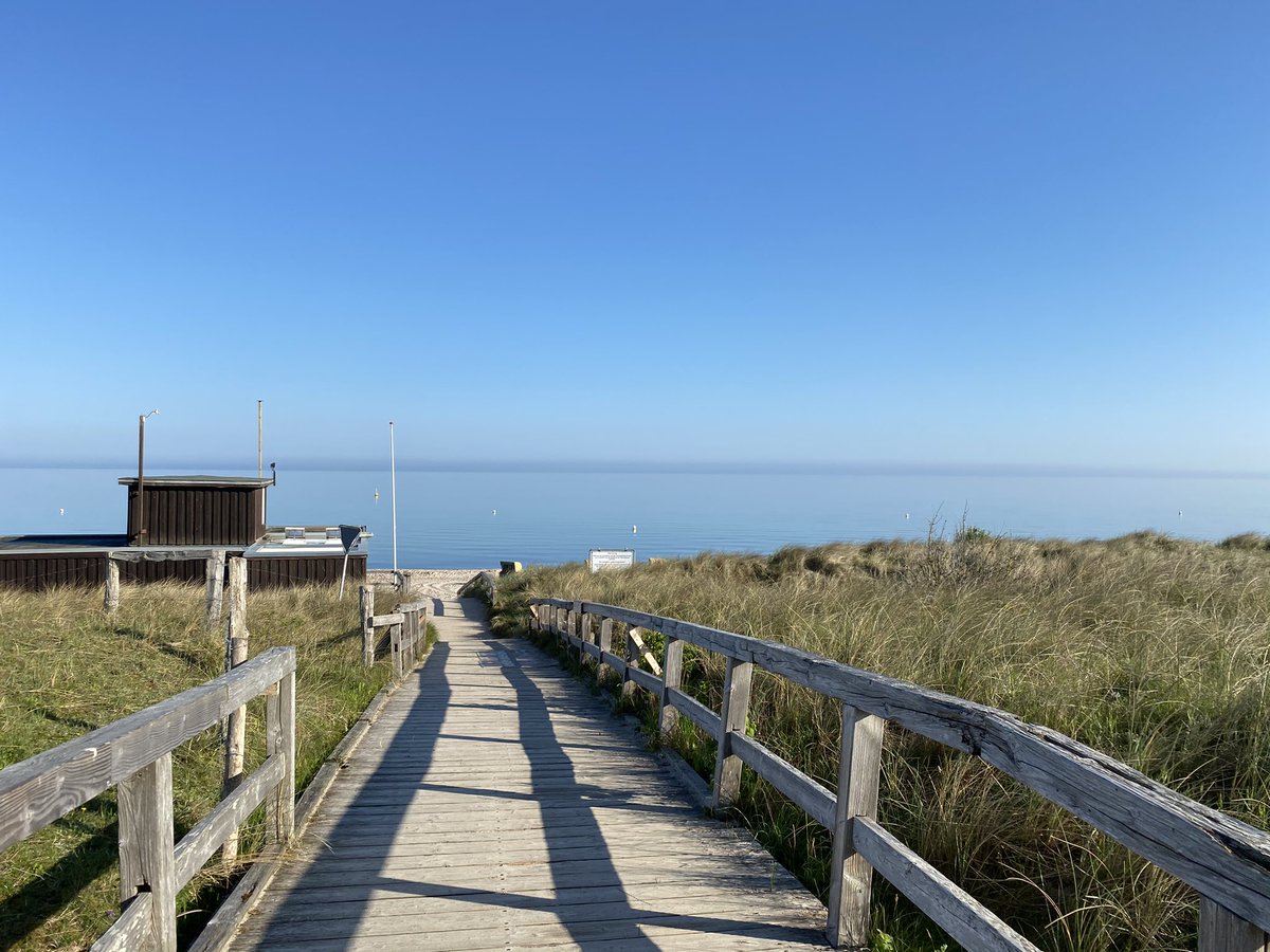 IHK_Luebeck's tweet photo. Guten Morgen aus Weißenhäuser Strand! Wir freuen uns auf die @FehmarnbeltDays 2021! Um 9 Uhr geht’s los – Registrierung zum Livestream ist noch jederzeit möglich unter https://t.co/NkbO0Iltsk 😊
Our region. Our future. #FBD21 https://t.co/hq6dNpHsDv