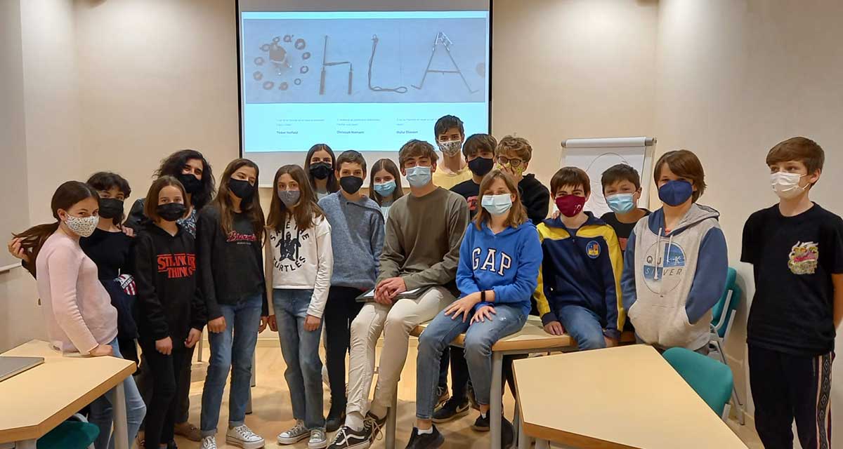 EscolaHoritzo's tweet photo. El grup Flipbook (12 anys), dins del Projecte sobre el sentit de la vida i la mort, ha assistit a una xerrada de Flavià Boleda sobre la dislèxia. https://t.co/ZYHWgvAwsm #somdelhoritzo #tocantelmon #hqpbl #ABP #ABN #Edchat #Edtech #DesignThinking #EduQuote #EduCita #QuoteOfTheDay https://t.co/jSJXPblM47