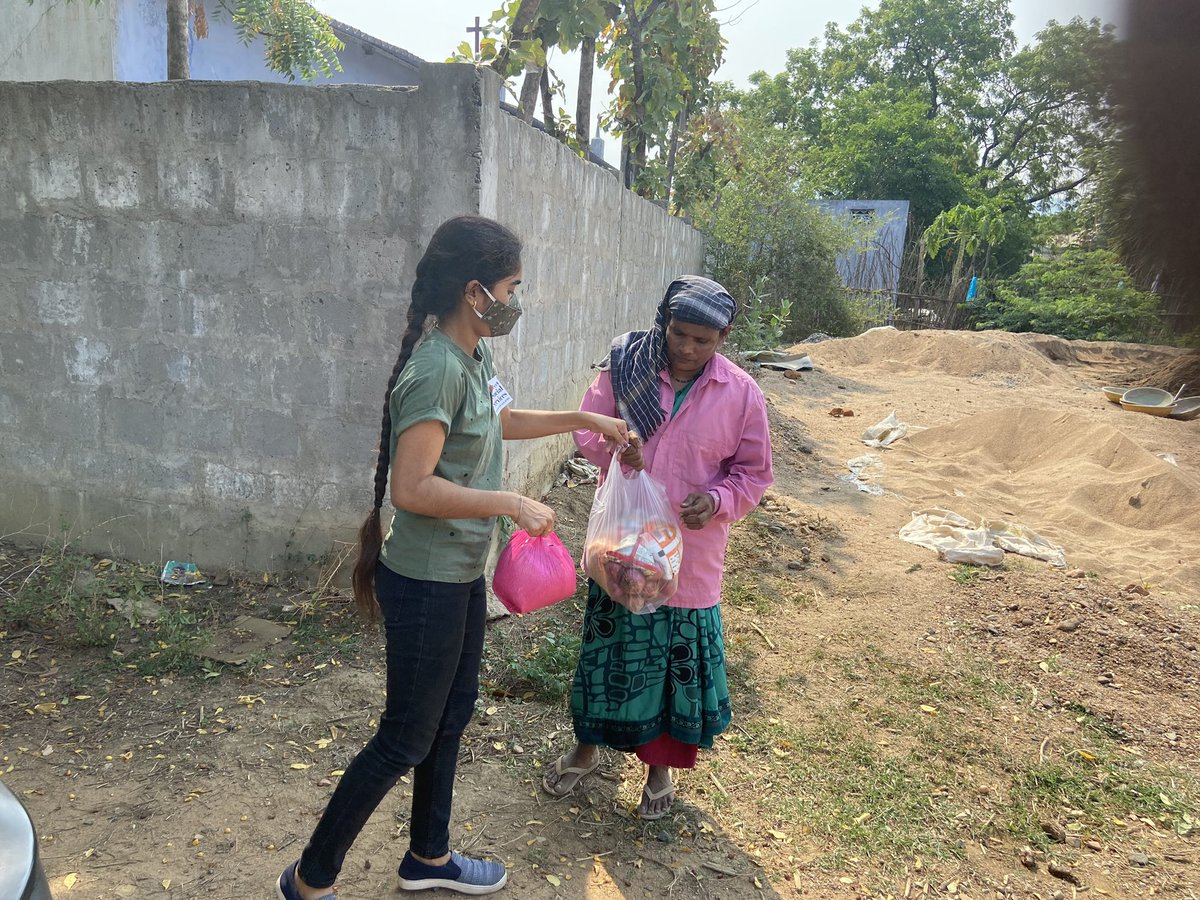 Streetsocialse1's tweet photo. As we are done with our groceries distribution today morning 🙌 in manugu to rural people

Join with us to help to poor #donate 
@MC_Manuguru #SonuSood https://t.co/ElI0EKnDuK