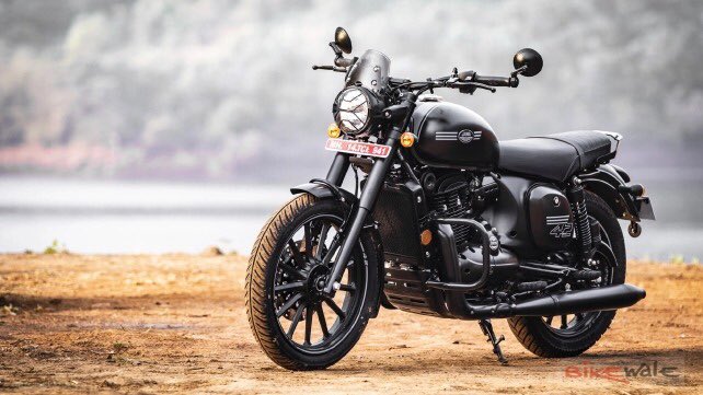 Finally the #JawaMotorcycles store close to my place has opened and can't wait try my hands on the Jawa 42 sports stripe AllStar Black. Riya Bikes #Ahmedabad is offering home test rides. Super excited...​

@JawaMotorcycles #Jawa42 #RiyaBikes

Picture Credits: <a href="/BikeWale/">BikeWale</a>
