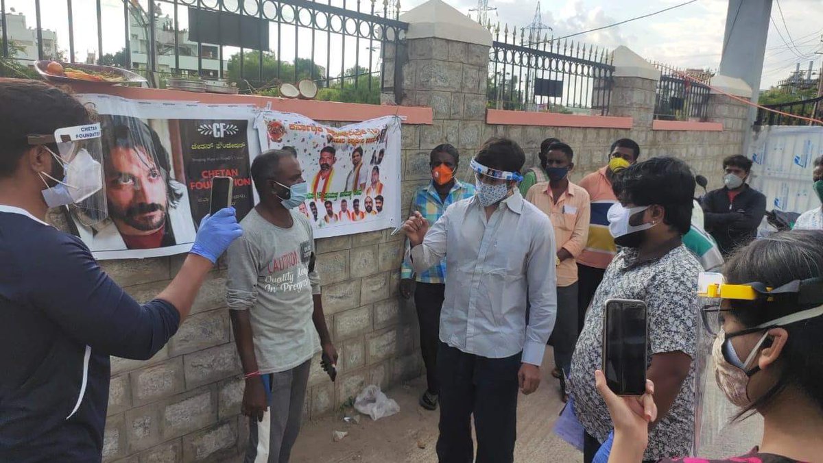 ChetanAhimsa's tweet photo. Yesterday, Chetan Foundation & Veera Kannadigara Gharjane distributed ration kits to our cemetery workers at Jaalalli Cemetery
This is our 5th Bengaluru cemetery after Cox Town, Hebbal, Wilson Garden & Shantinagar
Our #socialwork aims to reach every #cemeteryworker in Bengaluru https://t.co/S7QmtgRczE